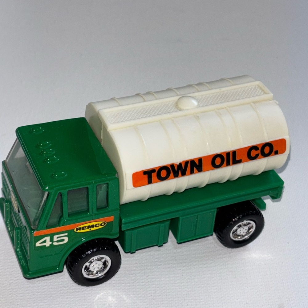 Remco 1988 Remco Town Oil Co Truck Green and White Toy Oil Truck - Picture 3 of 13